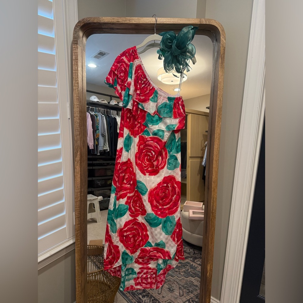 Vineyard Vines High Low Rose Printed dress with matching fascinator